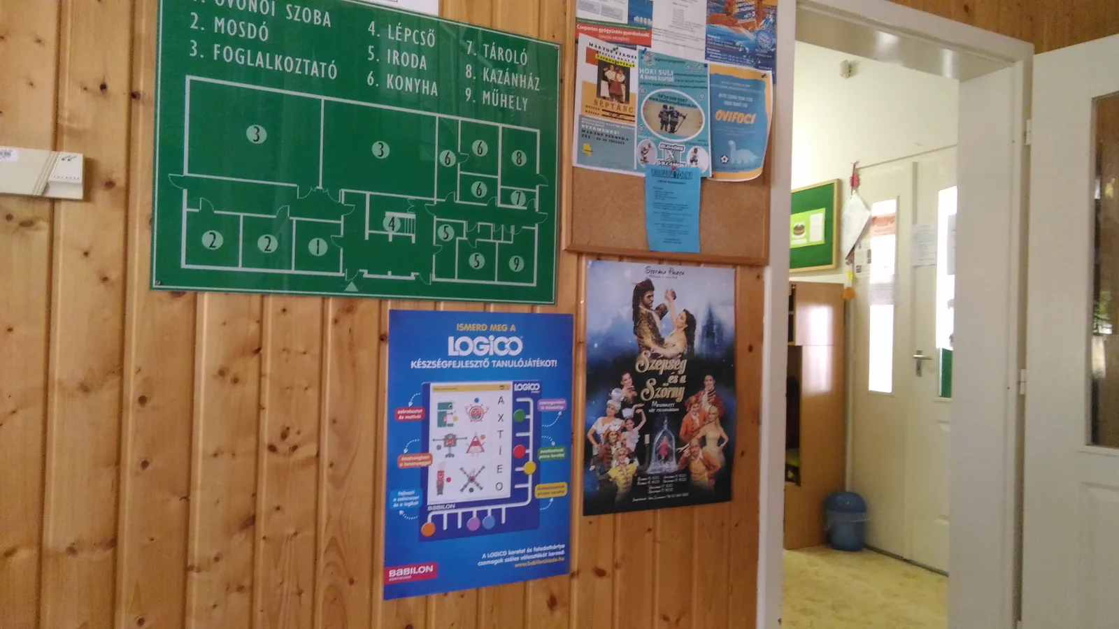 Készségfejlesztő termék plakátja óvodai környezetben